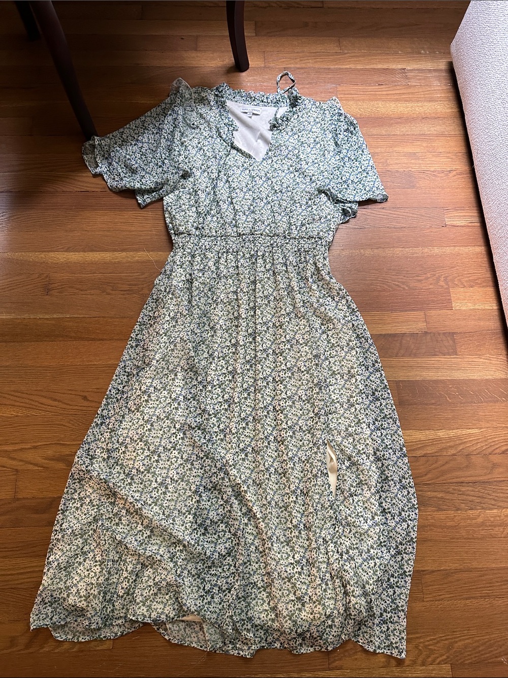Green Floral Midi Dress with Smocked Waist and V-Neck